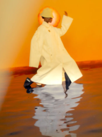 すべて HERMÈS の衣装