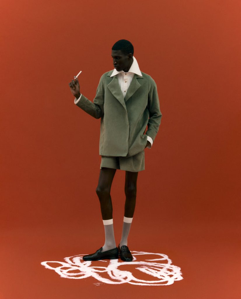 RuiのスーツはBIBENCIA、シャツはBRUNO LANGARICA BLANCO、ソックスはCALZEDONIA、シューズはFERRAGAMO